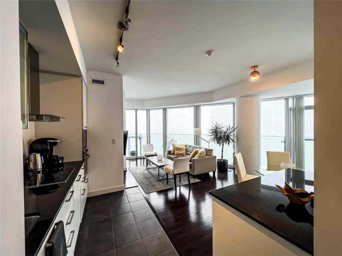 Luxury Condo In The Heart Of Toronto - Next To Scotiabank Arena Exterior photo